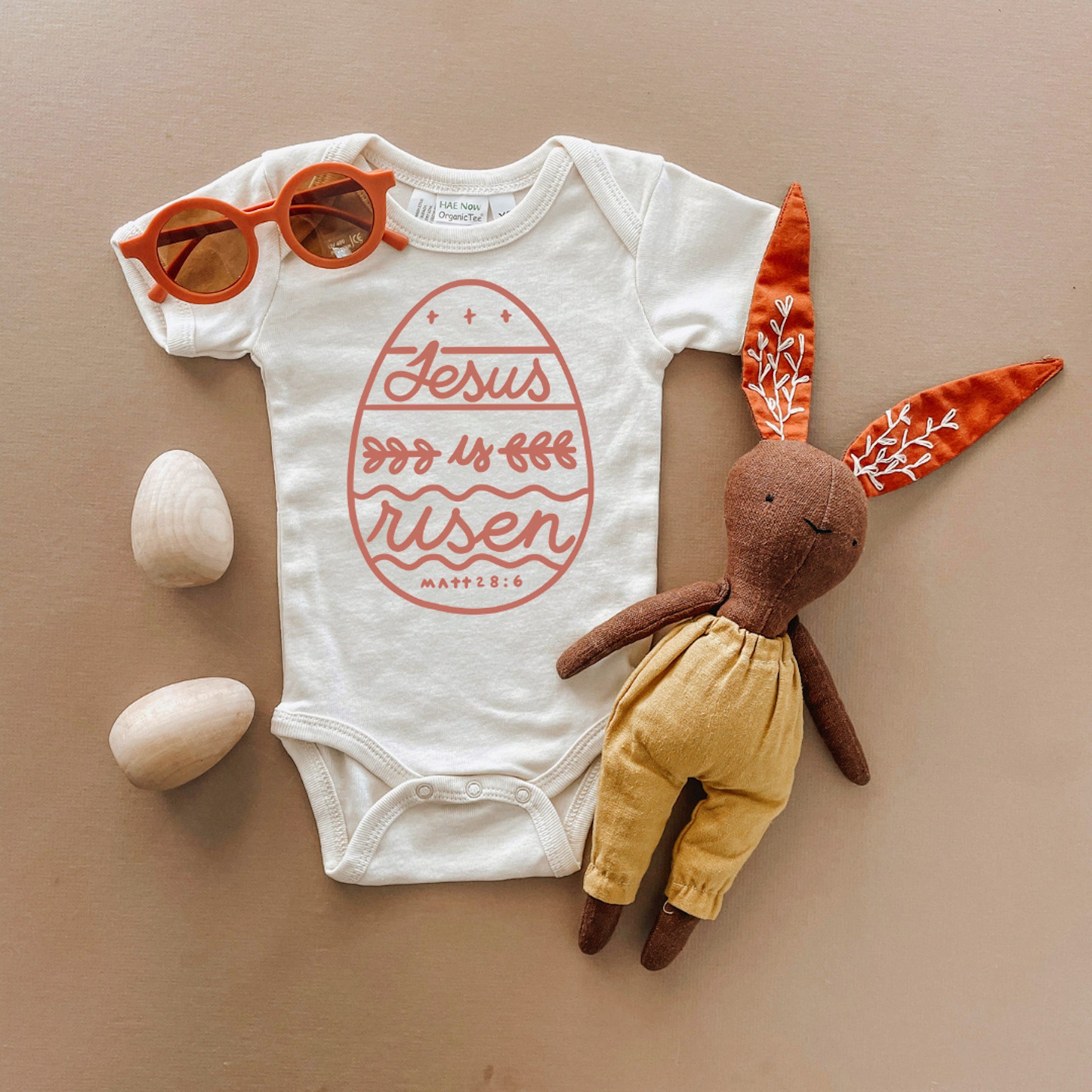 Jesus is risen / bodysuit & tee